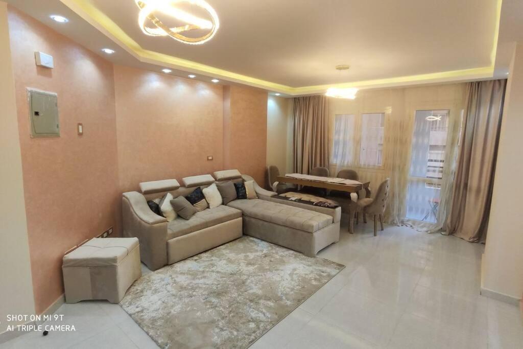 Apartment للإيجار المفروش المدد القصير بكمبوند سما القاهرة. Kairo