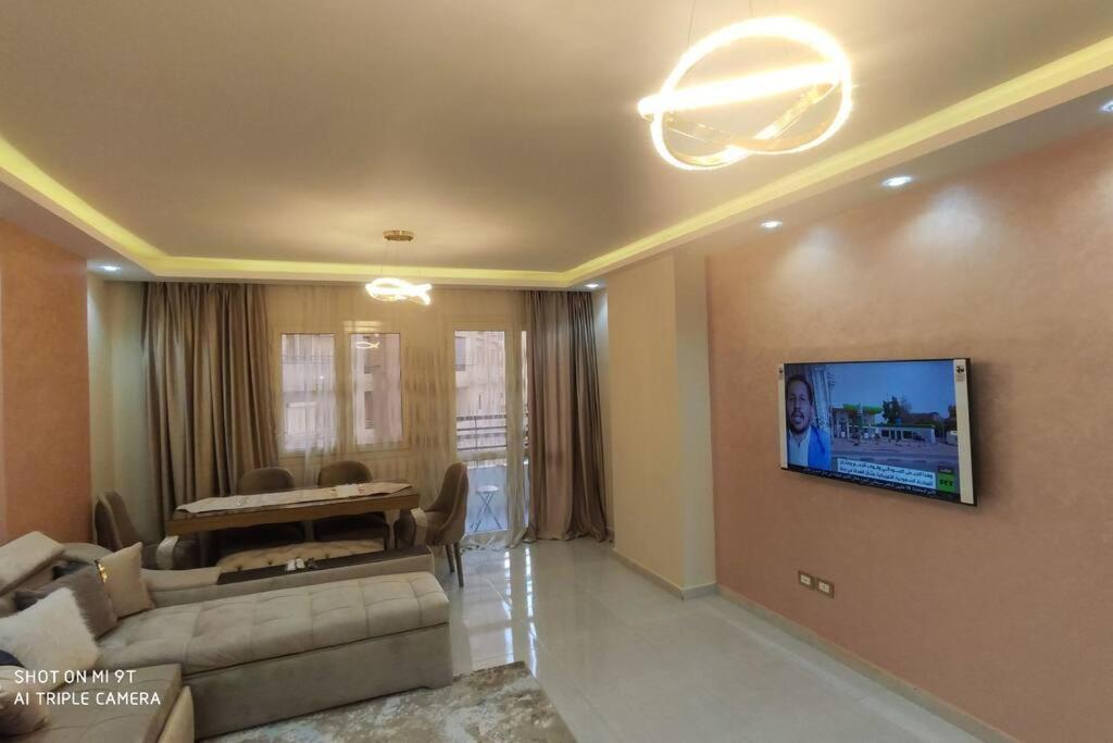 Apartment للإيجار المفروش المدد القصير بكمبوند سما القاهرة.