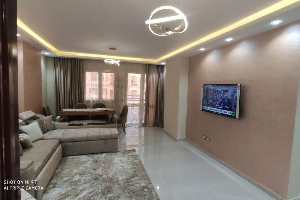 Apartment للإيجار المفروش المدد القصير بكمبوند سما القاهرة.